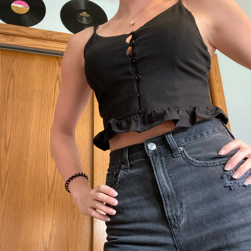 Button up, Cropped Tank - Picture 2 of 4